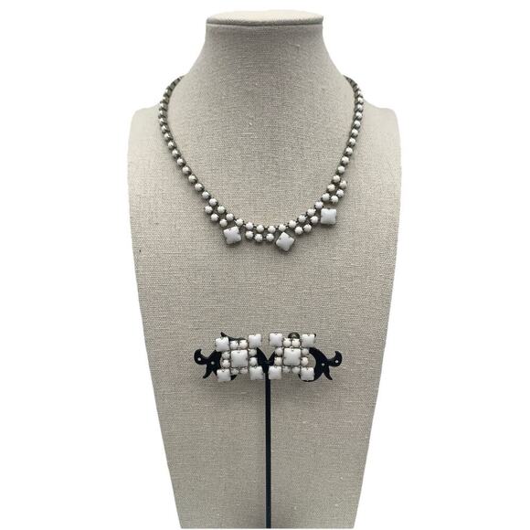 Vintage Prong Set Milk Glass & Silver Tone Necklace And Screw Back Earring Set - Picture 1 of 6